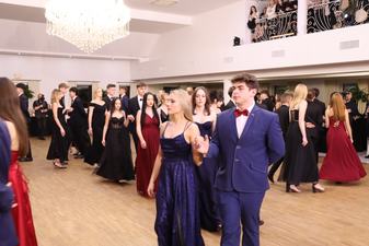 Uczniowie II LO w Wieluniu studniówkę mają już za sobą!